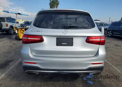 2016 Mercedes-Benz Glc 300 z USA, uszkodzony, nr VIN WDC0G4JB8GF075422